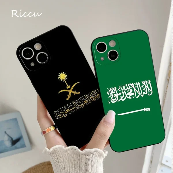 ⁦جراب هاتف أسود ناعم لـ iPhone ، علم المملكة العربية السعودية⁩ - الصورة ⁦3⁩